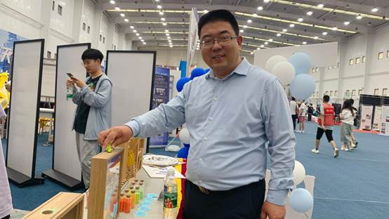 bilibili
孙怀凤老师倒下许愿瓶（友爱）